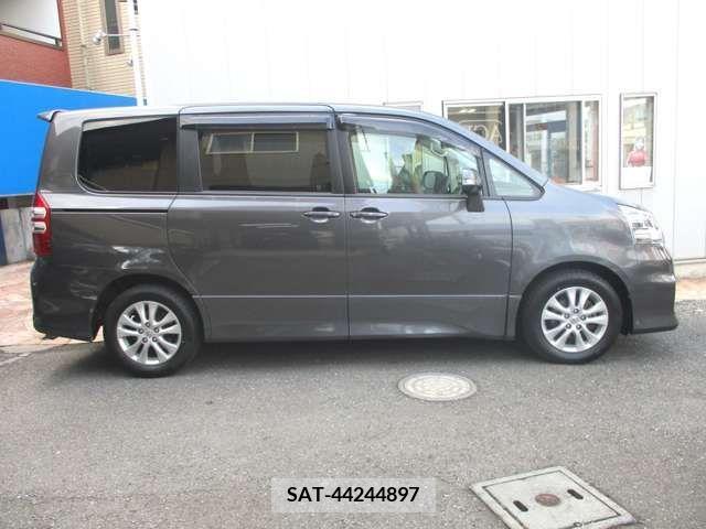Toyota NOAH 2011-10 321312-8