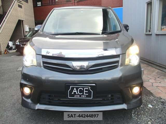 Toyota NOAH 2011-10 321312-4