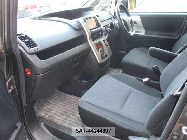 Toyota NOAH 2011-10 321312-10