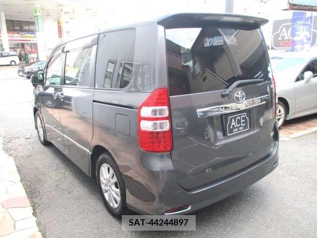 Toyota NOAH 2011-10 321312-7