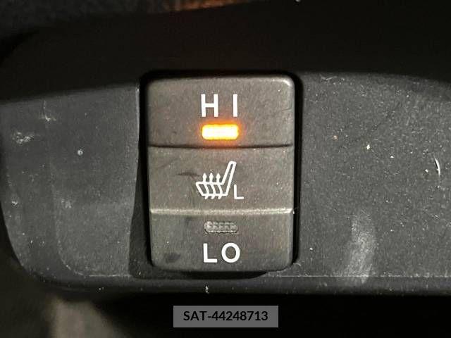 Toyota SIENTA 2017-06 243819-5