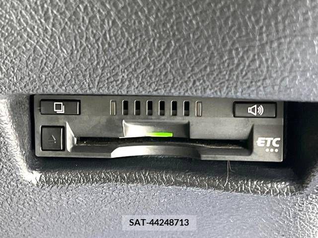 Toyota SIENTA 2017-06 243819-6