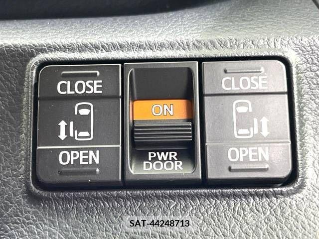 Toyota SIENTA 2017-06 243819-4