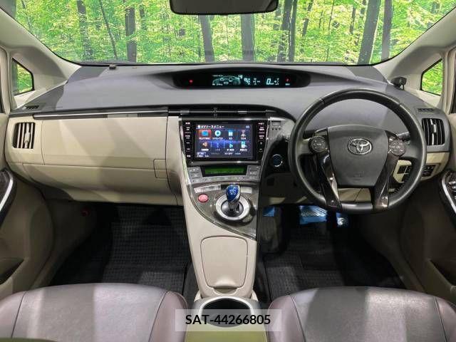 Toyota PRIUS 2013-04 349693-1