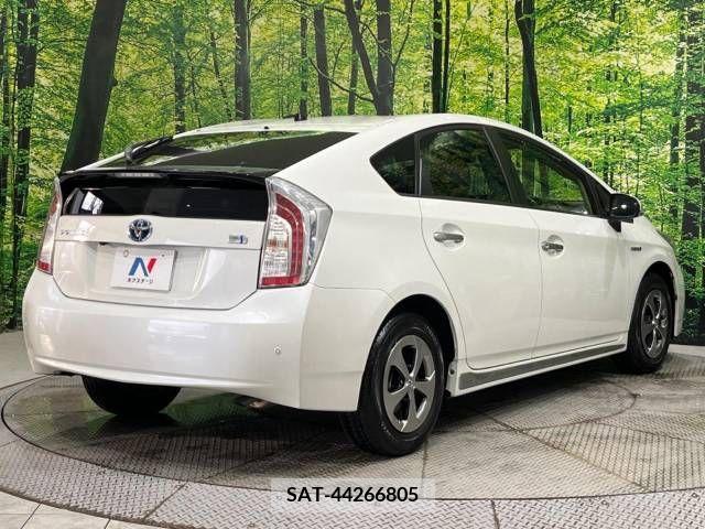 Toyota PRIUS 2013-04 349693-17