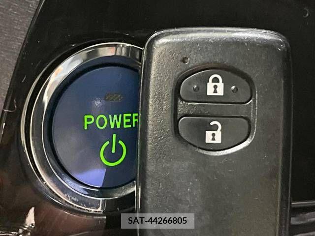 Toyota PRIUS 2013-04 349693-6