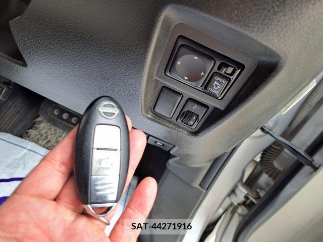 Nissan CUBE 2009-09 358395-4