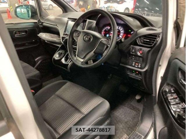 Toyota VOXY 2019-09 343753-1
