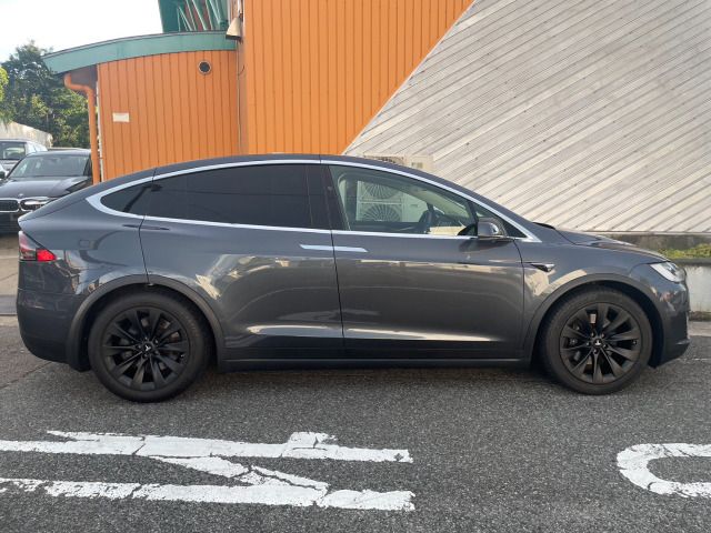 Tesla MODEL X 2017-09 5121-7