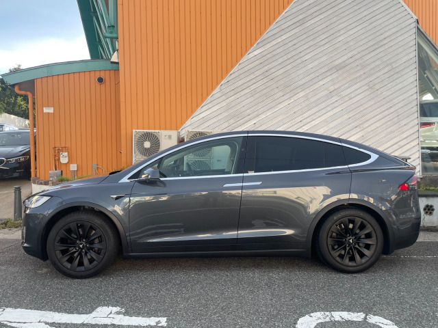 Tesla MODEL X 2017-09 5121-6
