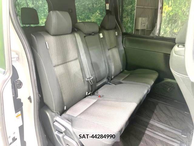 Toyota VOXY 2017-12 224293-9