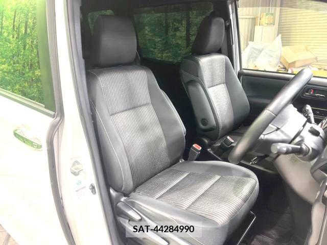 Toyota VOXY 2017-12 224293-8