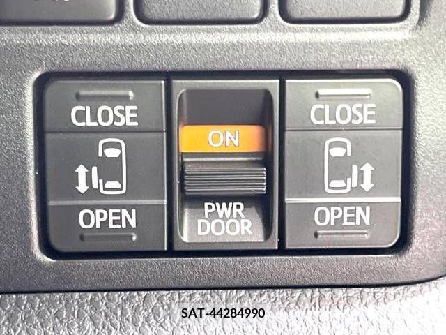 Toyota VOXY 2017-12 224293-6