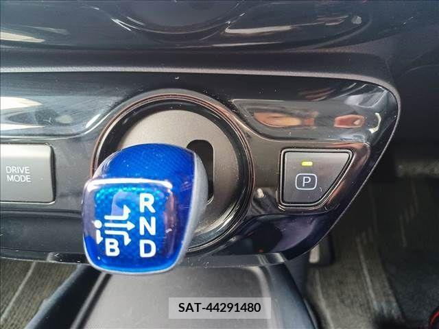 Toyota PRIUS 2021-01 209428-13