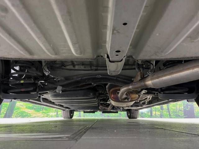 Toyota NOAH HYBRID 2019-05 27213-19