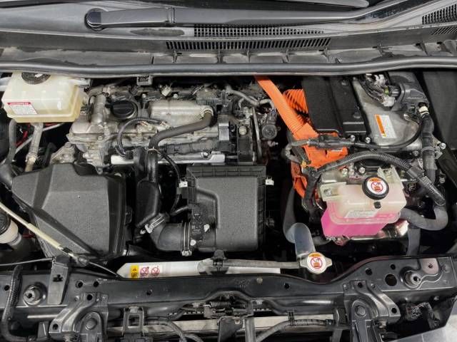 Toyota NOAH HYBRID 2019-05 27213-18