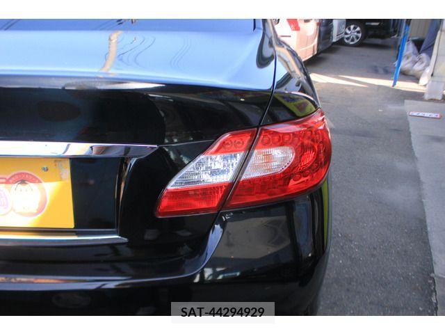 Nissan FUGA 2011-08 232590-19