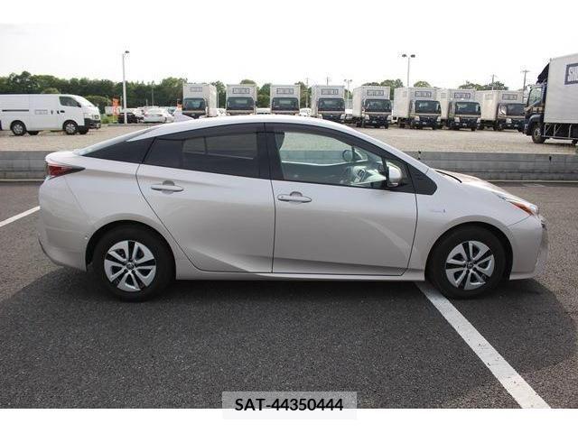 Toyota PRIUS 2016-02 282330-8