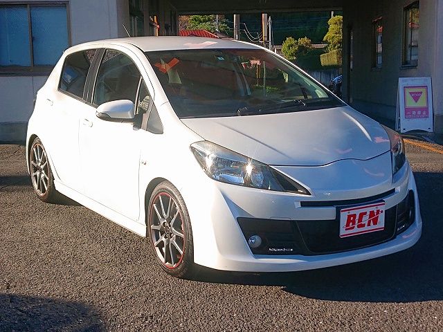 Toyota VITZ 2011-11 183025-6