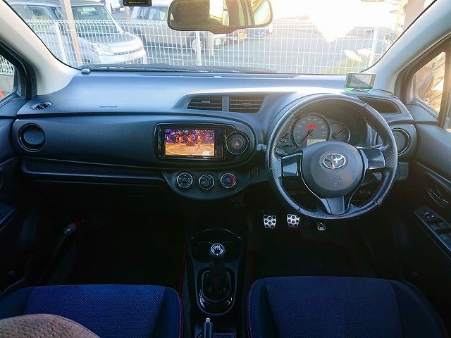 Toyota VITZ 2011-11 183025-1