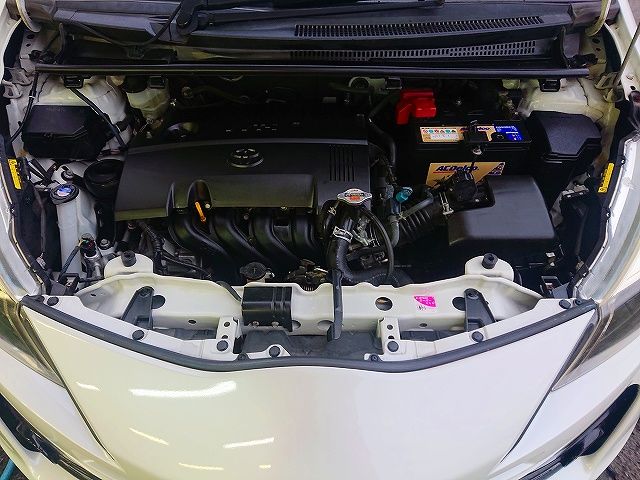 Toyota VITZ 2011-11 183025-27