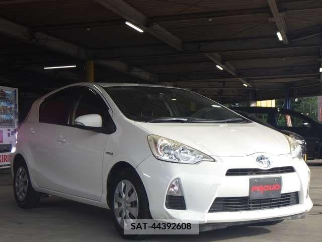 Toyota AQUA 2013-08 314154-0