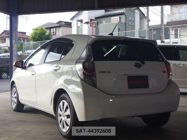 Toyota AQUA 2013-08 314154-7