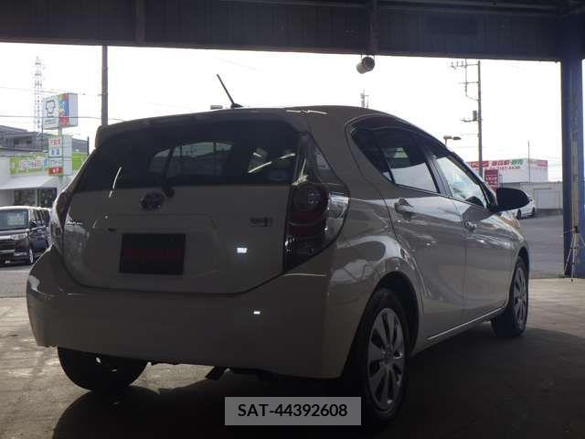 Toyota AQUA 2013-08 314154-6