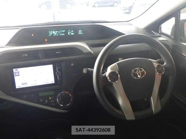 Toyota AQUA 2013-08 314154-11