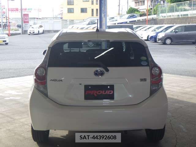 Toyota AQUA 2013-08 314154-4