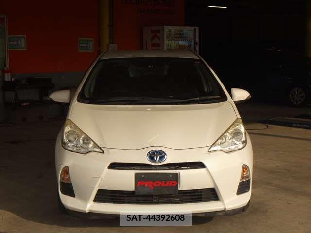 Toyota AQUA 2013-08 314154-3