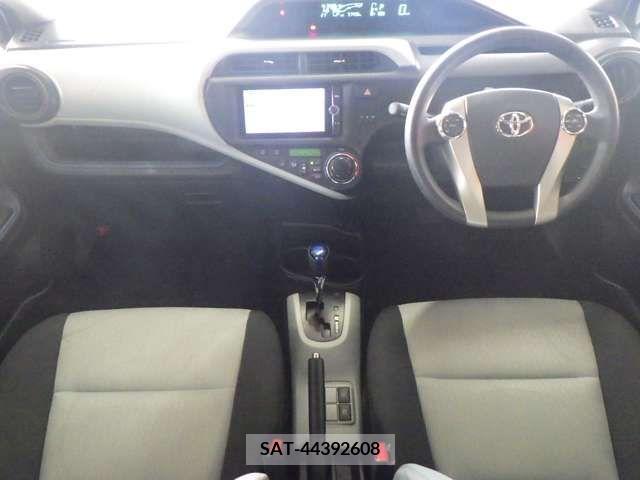 Toyota AQUA 2013-08 314154-1