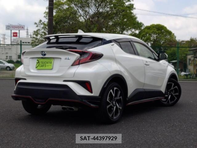 Toyota C-HR 2017-06 265469-1
