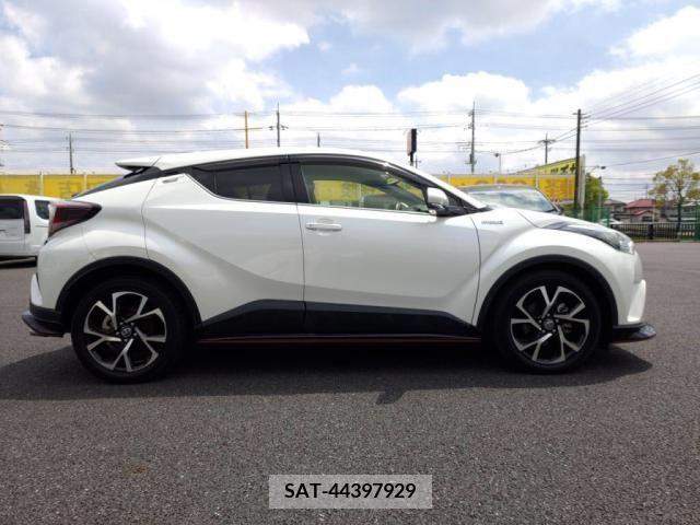 Toyota C-HR 2017-06 265469-10