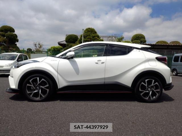 Toyota C-HR 2017-06 265469-11