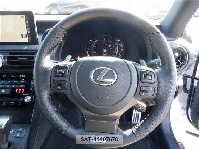 Lexus IS 2022-11 204662-3