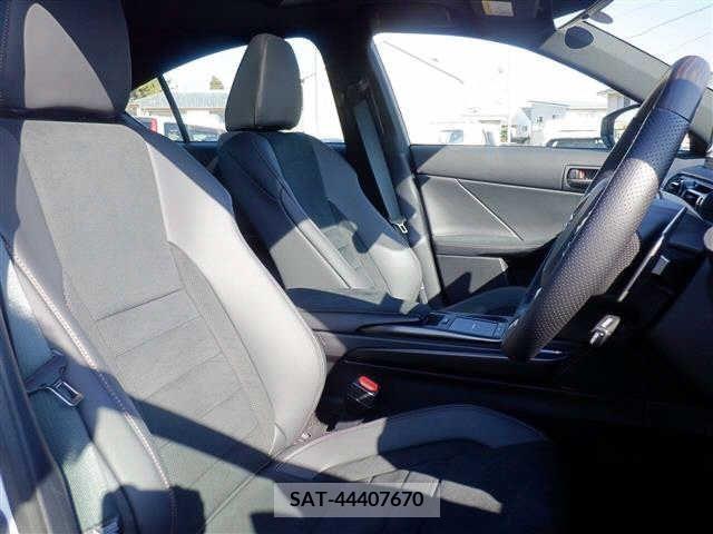 Lexus IS 2022-11 204662-5