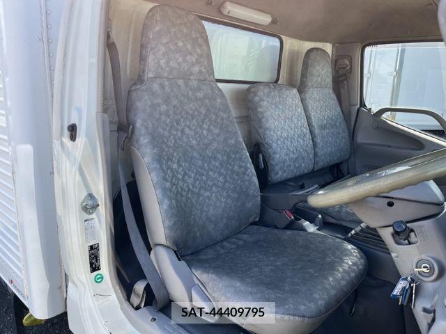 Hino DUTRO 2006-01 371735-17