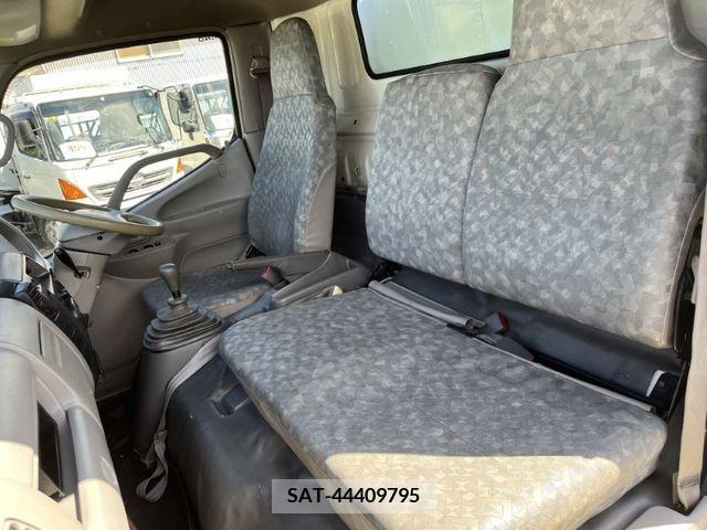 Hino DUTRO 2006-01 371735-21