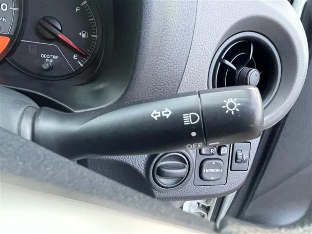 Toyota VITZ 2015-12 185815-16