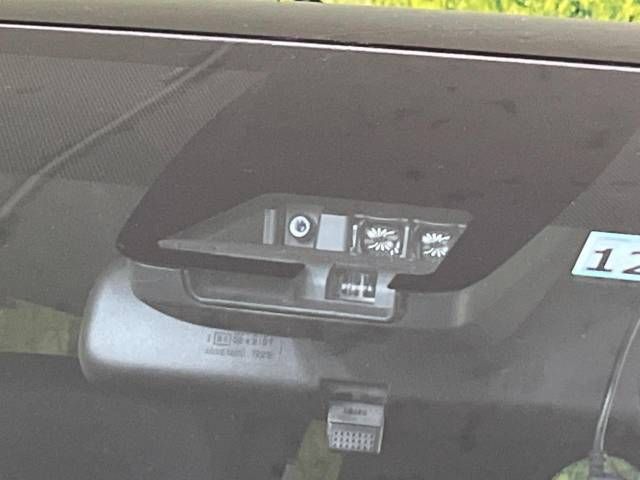 Toyota VOXY 2017-12 8470-2