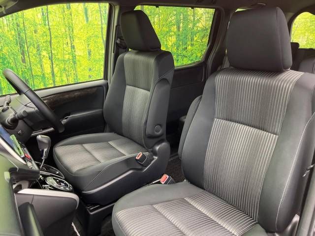 Toyota VOXY 2017-12 8470-10