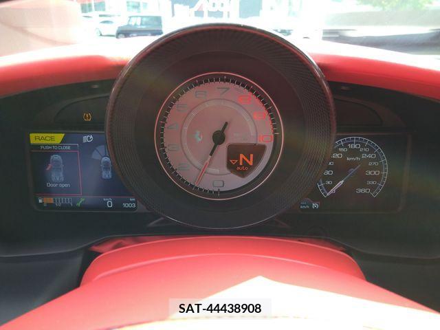 Ferrari F8 Spider 2022-03 413785-21