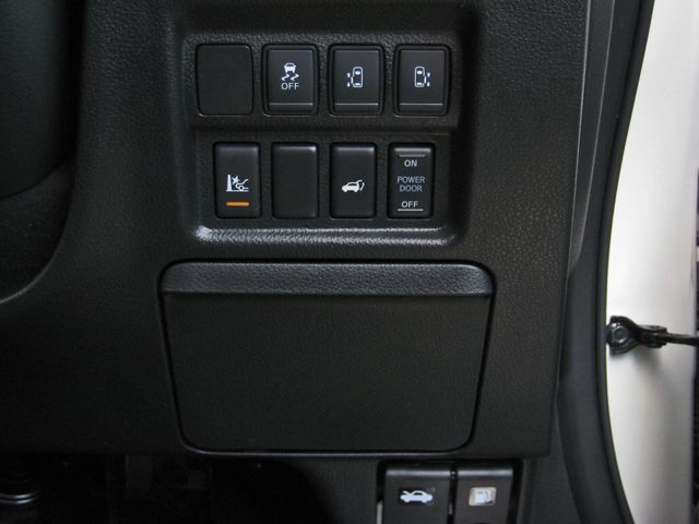 Nissan ELGRAND 2015-03 182944-19