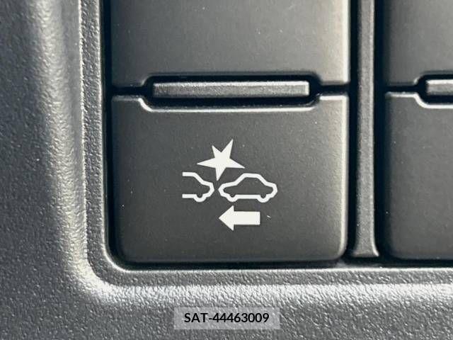 Toyota VOXY 2017-07 370479-6