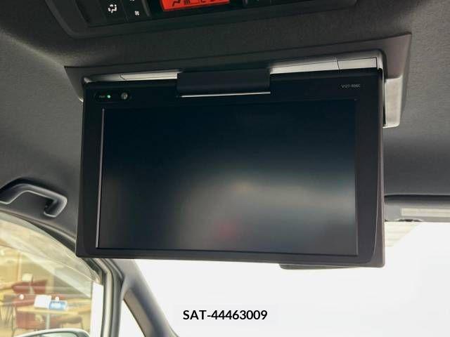Toyota VOXY 2017-07 370479-5