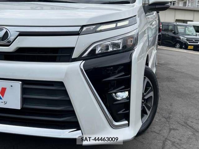 Toyota VOXY 2017-07 370479-14