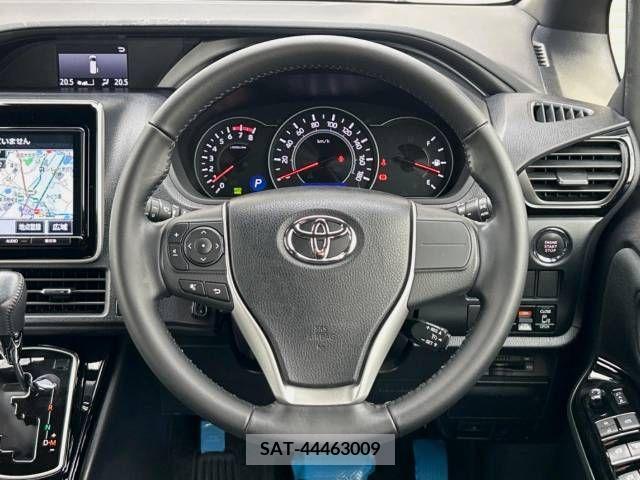 Toyota VOXY 2017-07 370479-13