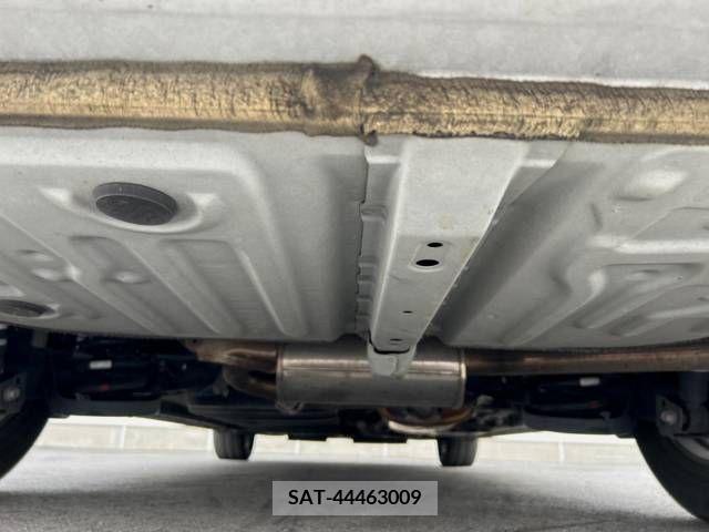Toyota VOXY 2017-07 370479-19