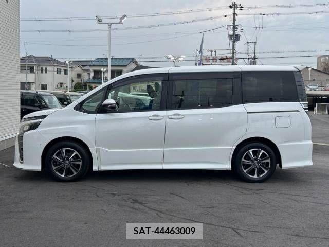 Toyota VOXY 2017-07 370479-17